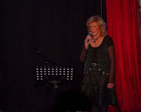 Ich habe gerne f�r Sie gesungen.