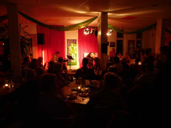 Danke an meinen Mann, f�r die B�hnetechnik (Dekoration, Licht & Sound) im Kunstcaf� EinBlick